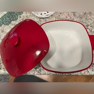 KITCHENAID Streamline Ceramic Casserole Bakeware Dish + Lid 1.9QT Red & White